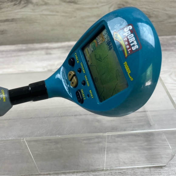 Tiger Sports Feel Golf Handheld Electronic Game 1998 66-001 Vintage Works - Picture 3 of 12
